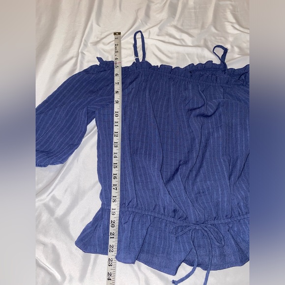 Off the Shoulder in a pretty blue color and tie waist - Size Large - NWT / BCX - Picture 7 of 9